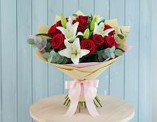 Букет цветов из:  Лилии и Розы в Судиславле