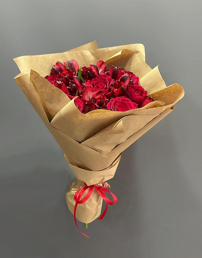 Букет цветов из: Альстромерии и Розы в Судиславле