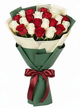 Букет Микс из красных и белых роз в Судиславле