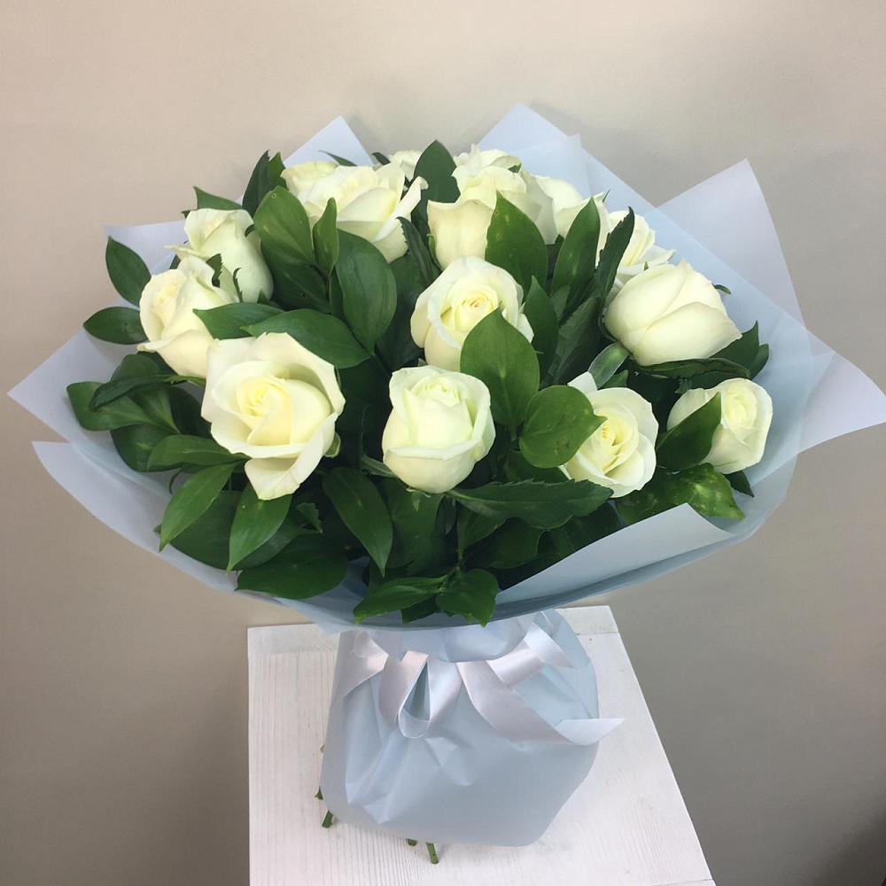 Букет 15 Белых роз Проуд в Судиславле