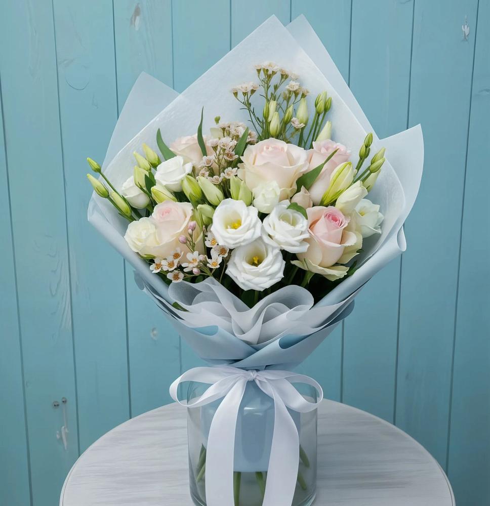 Букет цветов из: Розы и Лизиантусы в Судиславле