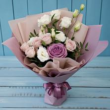 Букет цветов из:  Розы и Лизиантусы в Судиславле