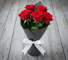 Букет 5 Красных роз Эдлесс Лав в Судиславле