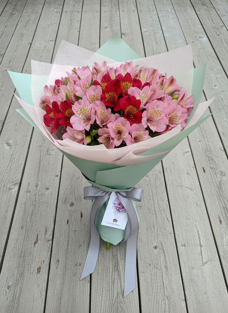 Букет цветов из: Альстромерии в Судиславле