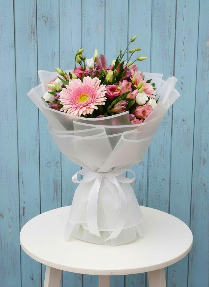 Букет цветов из: Герберы, Альстромерии и Лизиантусы в Судиславле