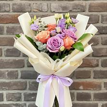 Букет цветов из:  Лизиантусы и Розы в Судиславле