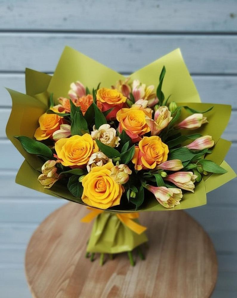 Букет цветов из: Альстромерии и Розы в Судиславле