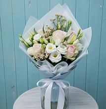 Букет цветов из:  Розы и Лизиантусы в Судиславле