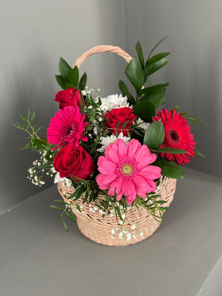 Цветочная композиция из Розы, Хризантемы и Герберы в корзине в Судиславле