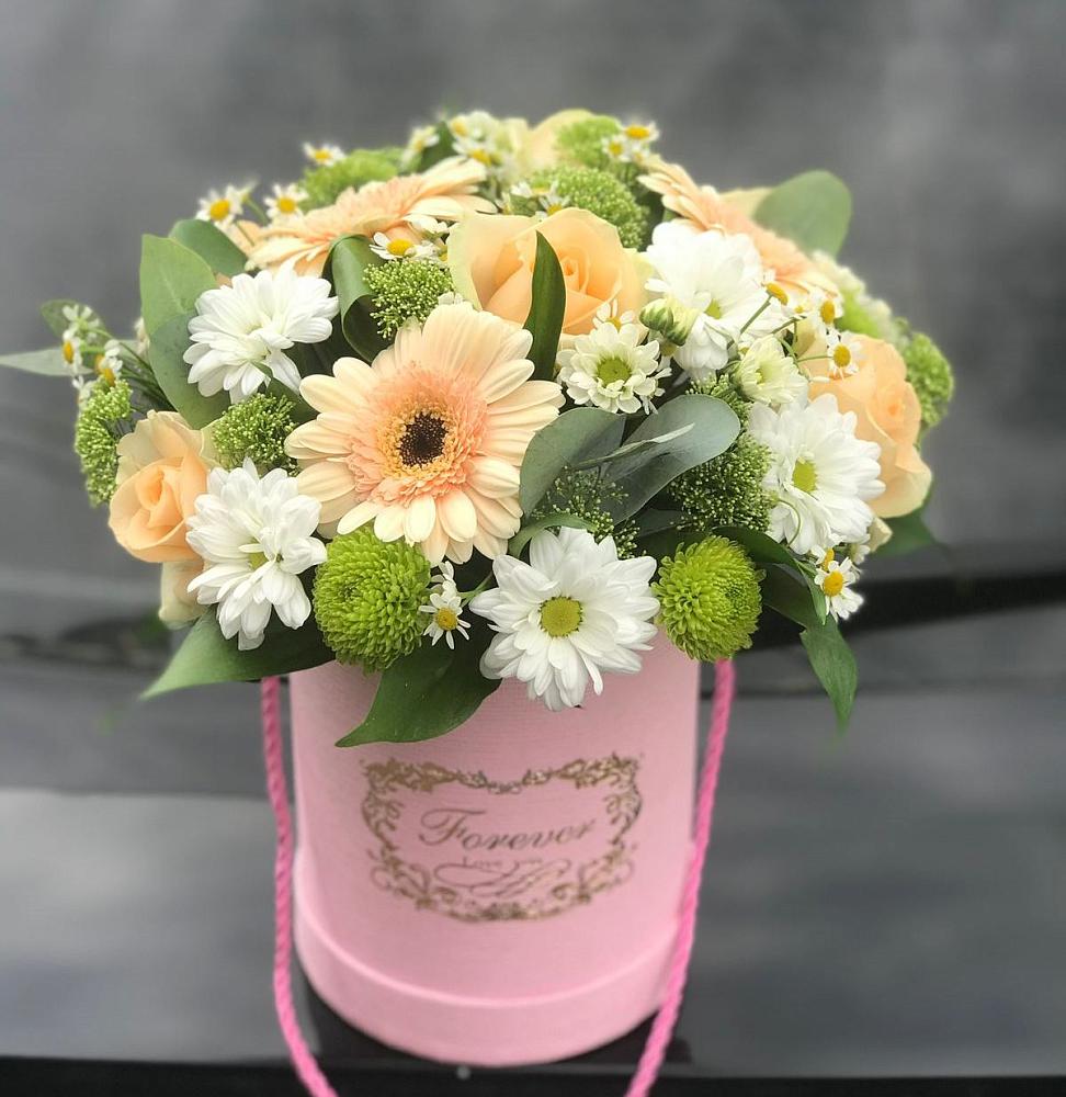 Цветочная композиция из Розы, Герберы и Хризантемы в шляпной коробке в Судиславле