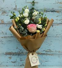 Букет цветов из:  Розы и Лизиантусы в Судиславле