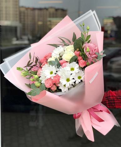 Букет цветов из: Розы, Лизиантусы и Хризантемы в Судиславле