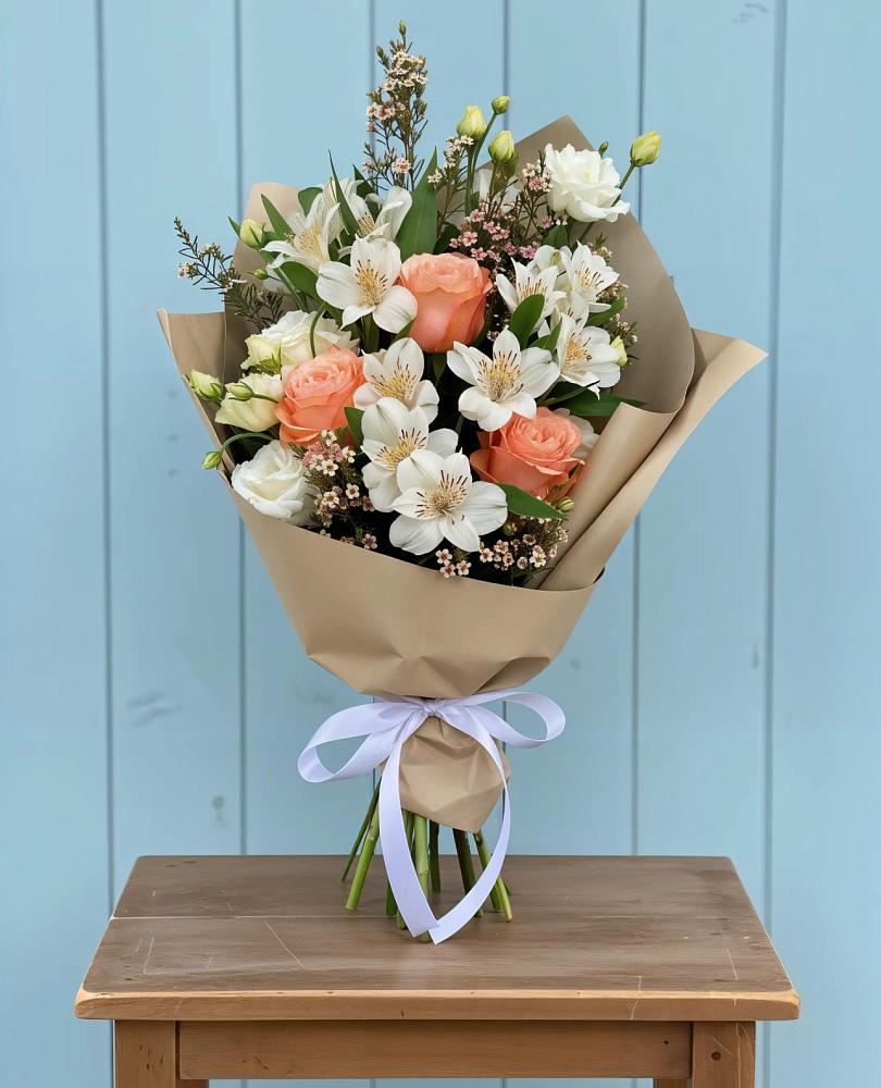 Букет цветов из: Альстромерии, Лизиантусы, Розы и Хризантемы в Судиславле